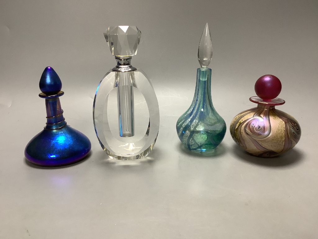 A quantity of mixed mottled and other glass scent bottles (13)